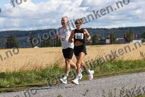 Willem Henninger (831) · Anna Hjortaas Prestby (932)